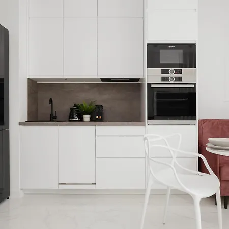 Air-conditioned Studio With Balcony By Renters Apartament Warszawa