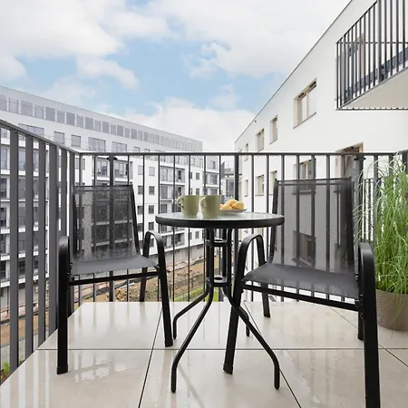 公寓 Air-conditioned Studio With Balcony By Renters