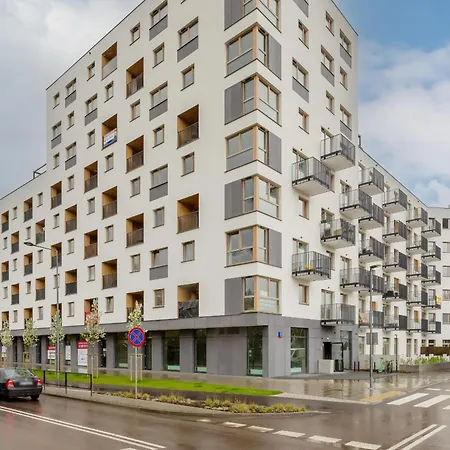 Air-conditioned Studio With Balcony By Renters *