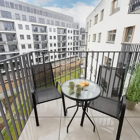 Air-conditioned Studio With Balcony By Renters 公寓 *